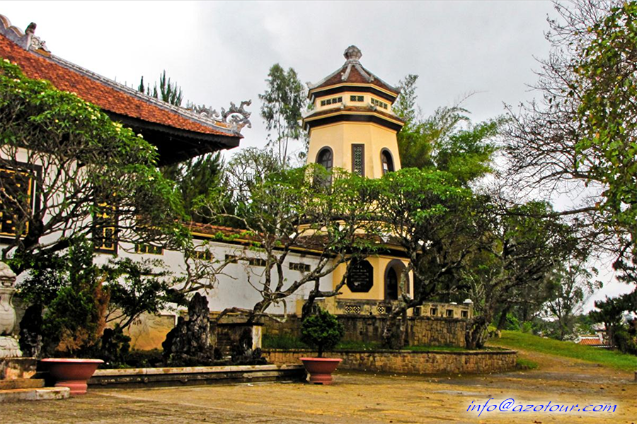 Pagoda Linh Phuoc